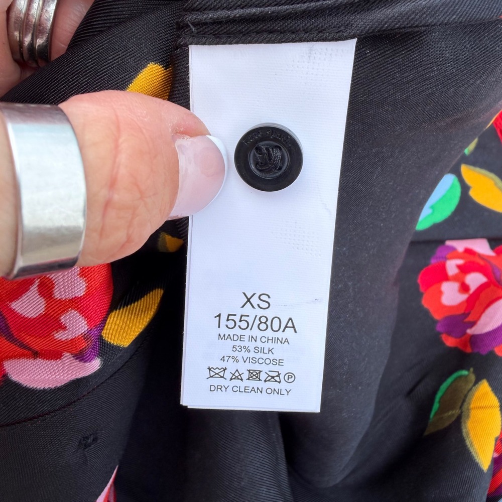 Kate Spade New York Sz XS Rose Border Silk Blend Shirt Black Red Floral K9704 - Picture 10 of 14